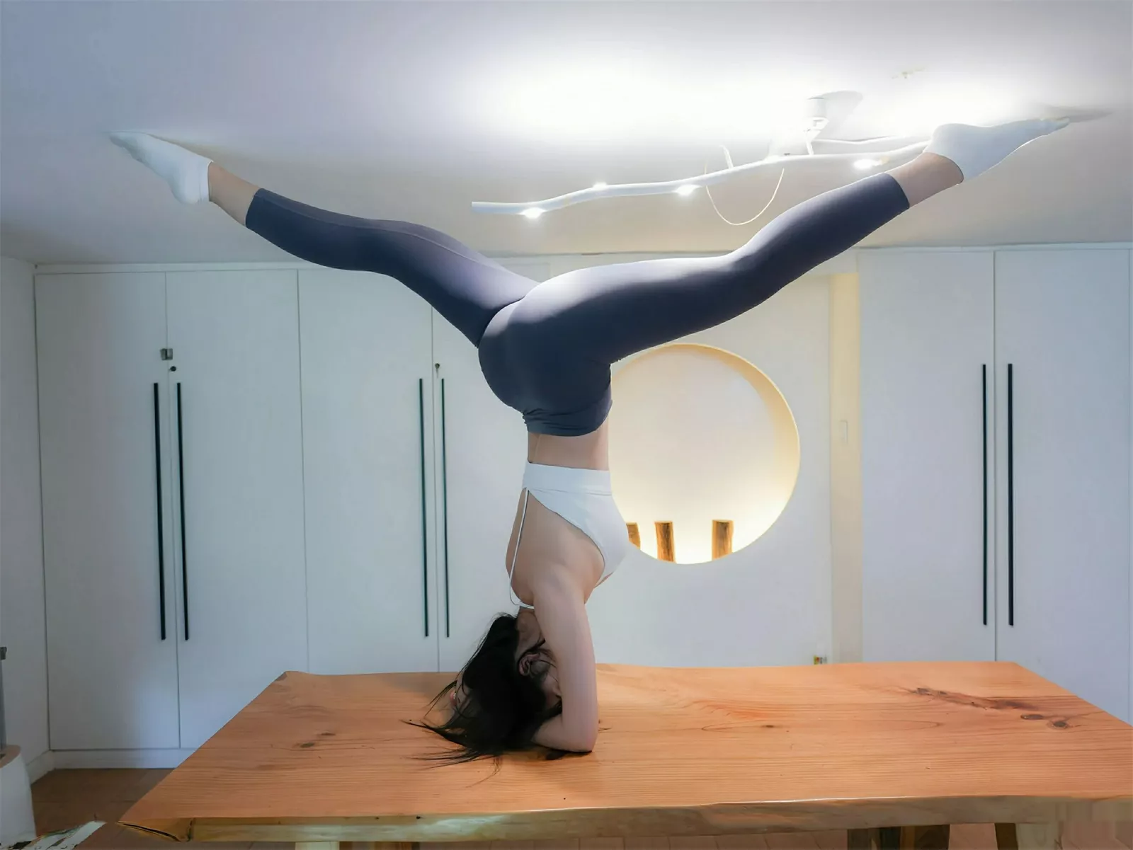 模特玫瑰我爱你性感白蓝瑜伽运动服紧身秀凹凸身材惹火诱惑写真81P-第1章-图片4