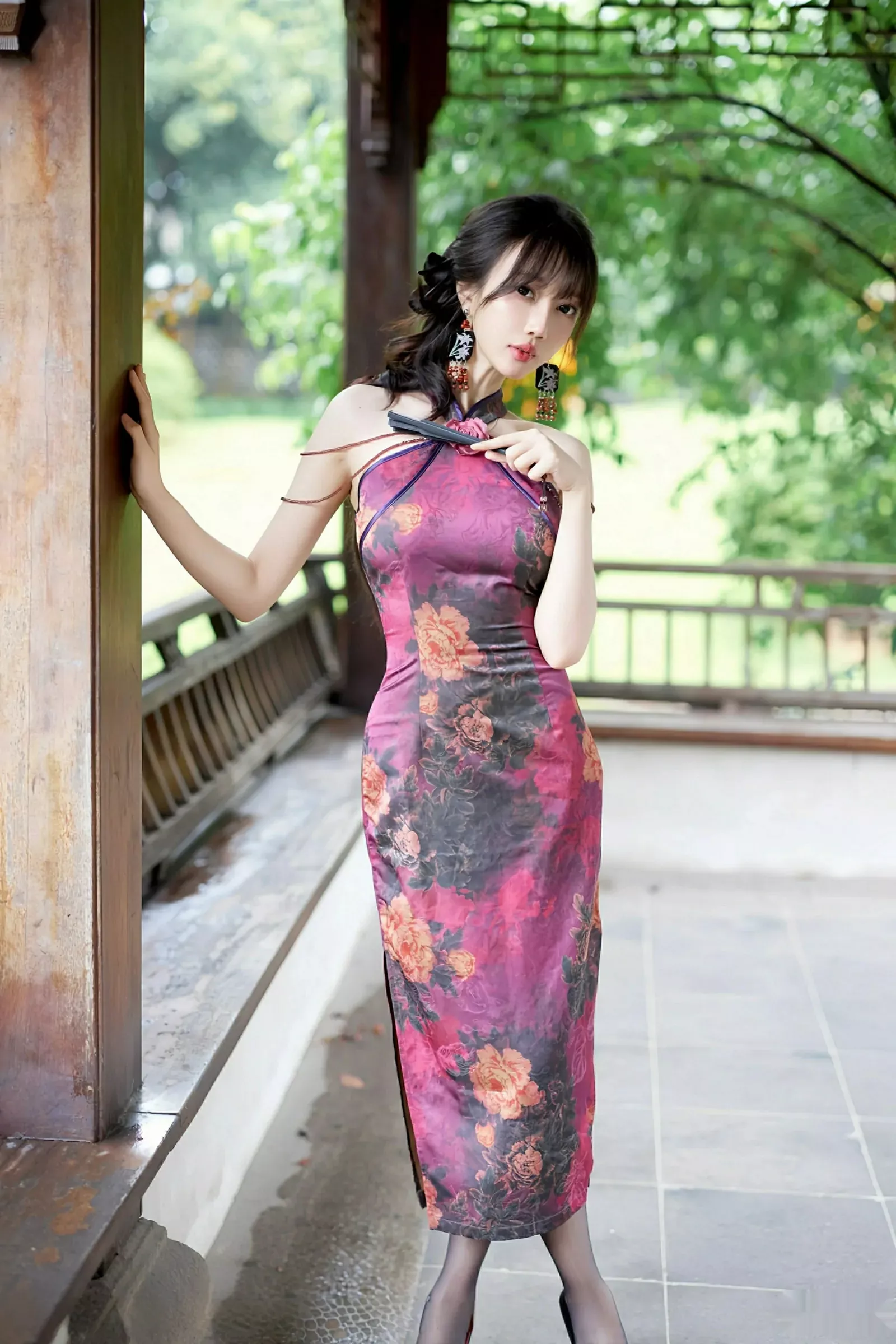 模特玥儿玥er性感紫色旗袍服饰配黑丝吊袜秀完美身材诱惑写真64P-第1章-图片2