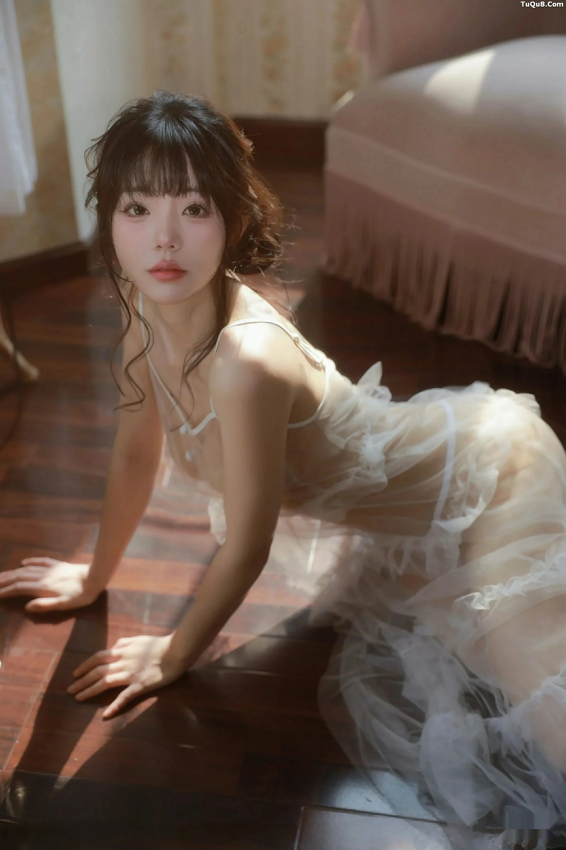 模特佘贝拉Bella性感连衣长裙露白色情趣内衣秀完美身材诱惑写真73P-第1章-图片1