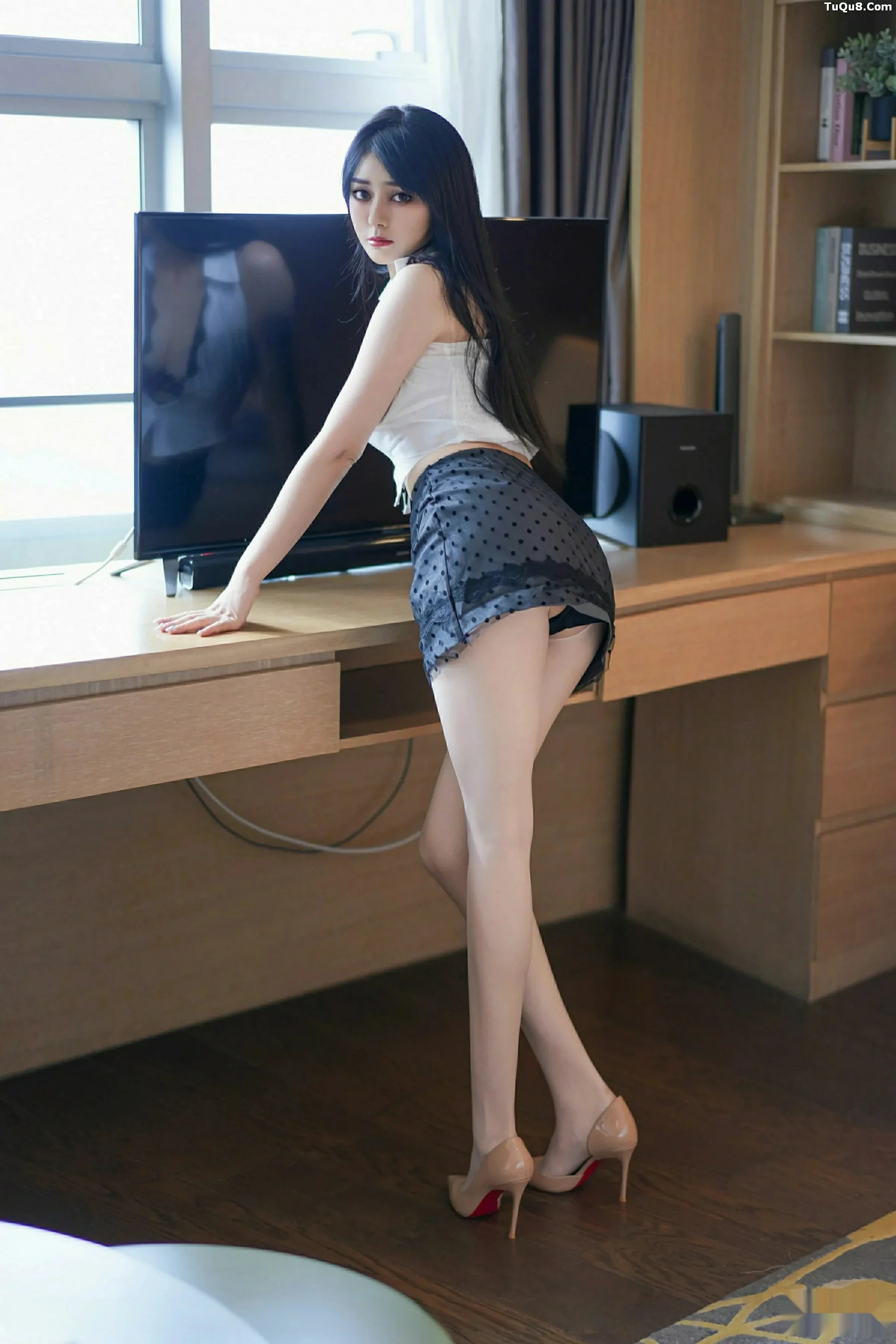 凯竹-Vol.1169_模特凯竹Quinn黑色蕾丝波点短裙配白色丝袜秀丰腴身姿诱惑写真69P-第1章-图片4