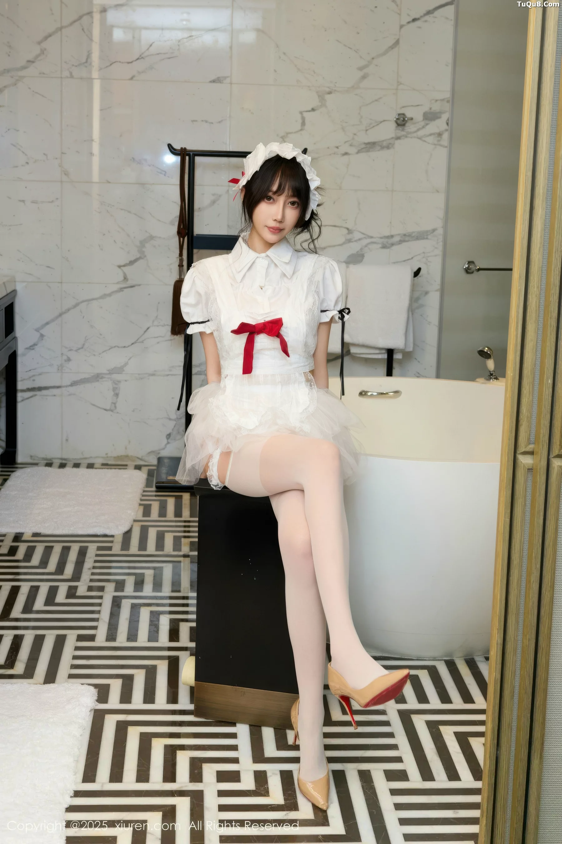 模特玥儿玥er性感萝莉女仆装配白丝吊袜秀完美身材迷人诱惑写真64P-第1章-图片1