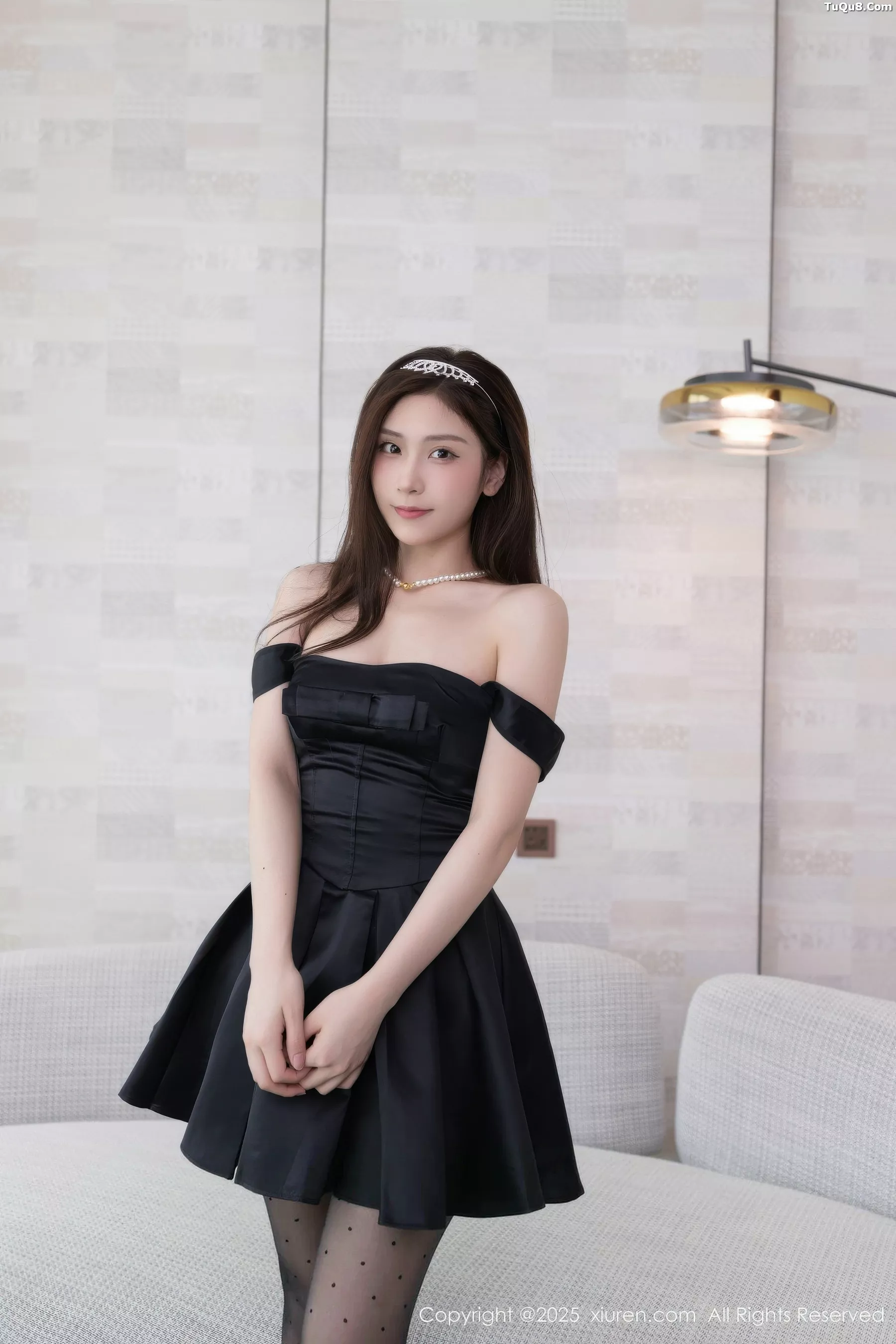 模特刘婷婷性感黑色连衣短裙配黑色圆点丝袜秀曼妙身材诱惑写真71P-第1章-图片4