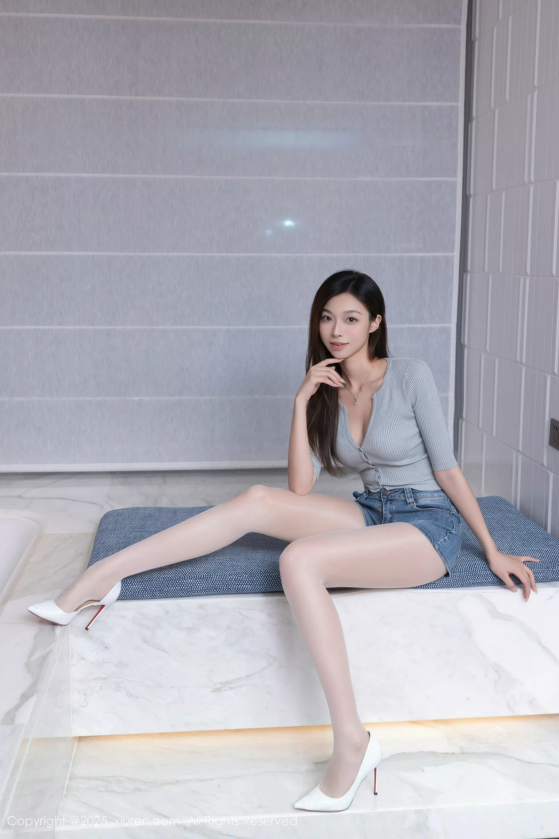 模特kiki柚柚性感蓝色超短牛仔裤配原色丝袜秀凹凸身材诱惑写真80P-第1章-图片3