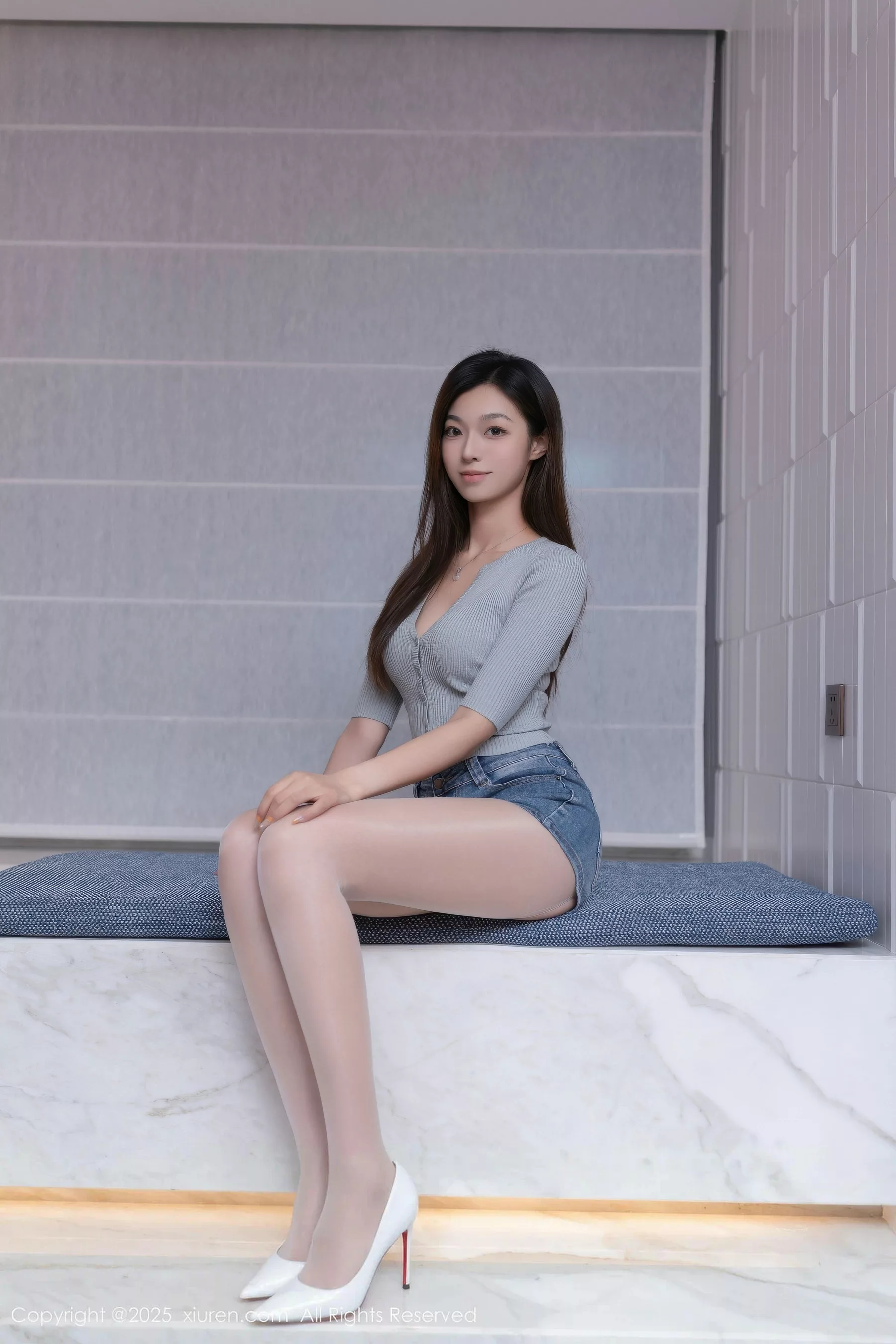 模特kiki柚柚性感蓝色超短牛仔裤配原色丝袜秀凹凸身材诱惑写真80P-第1章-图片2