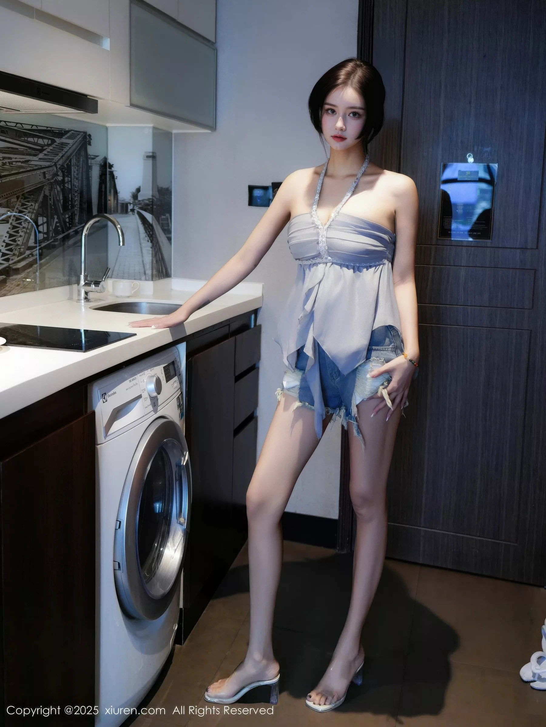 模特特蕾莎性感灰色抹胸配超短牛仔裤秀凹凸身材完美诱惑写真57P-第1章-图片3