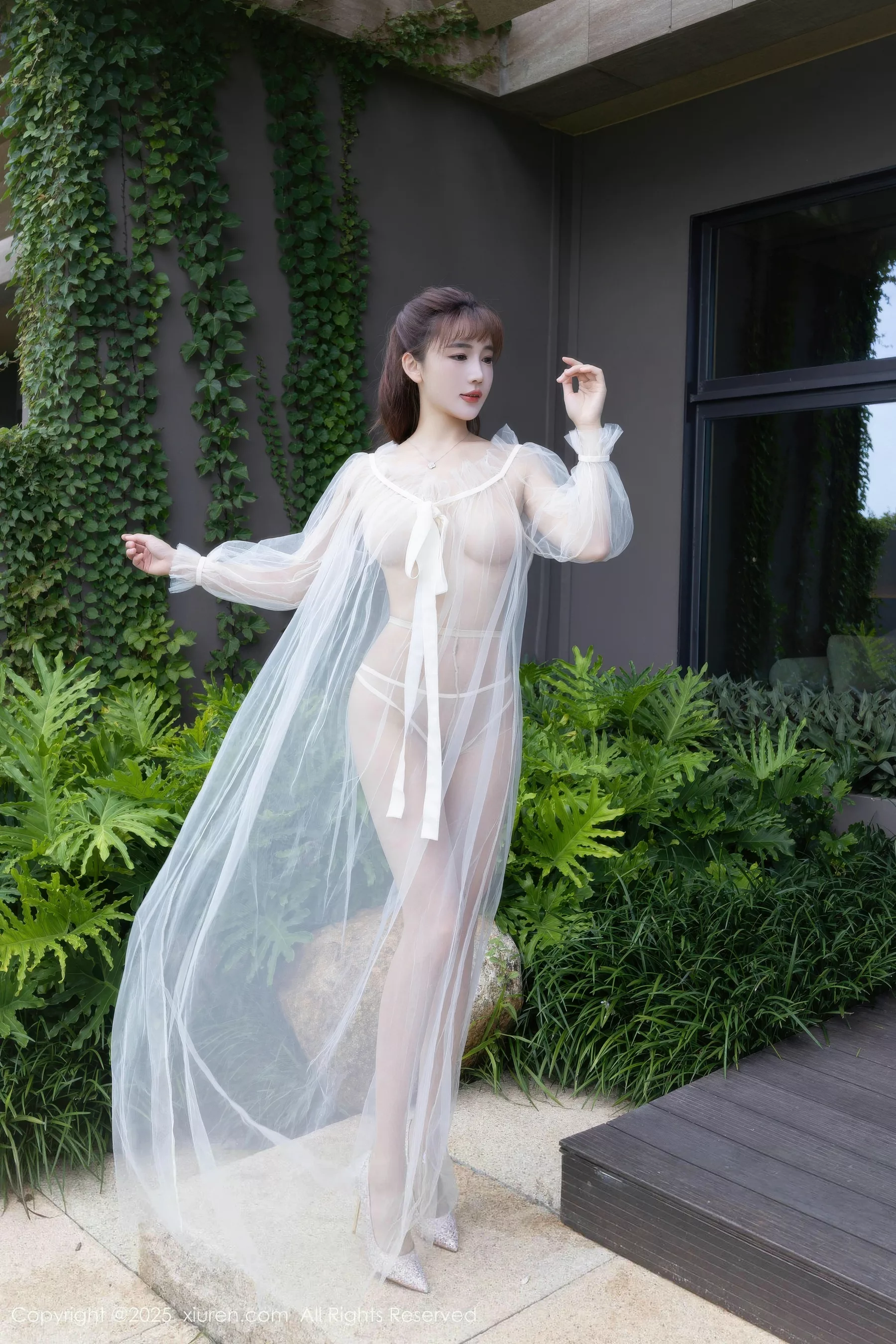 模特陆萱萱性感轻透白色薄纱配超薄肉丝秀柔美身姿惹火诱惑写真70P-第1章-图片1